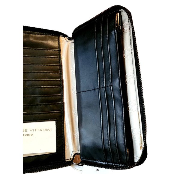 Adrienne Vittadini 8" Wallet Black Zip Around Stingray RFID NWT Slight Damage - Picture 3 of 9